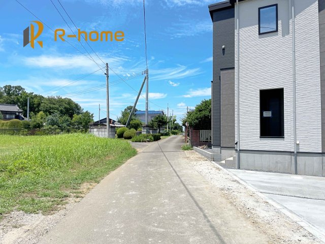 取手市駒場4期　新築戸建て　1号棟の前面道路含む現地写真|『今から見たい！』大歓迎です♪
お気軽にＲ－ｈomeまでお問い合わせください。