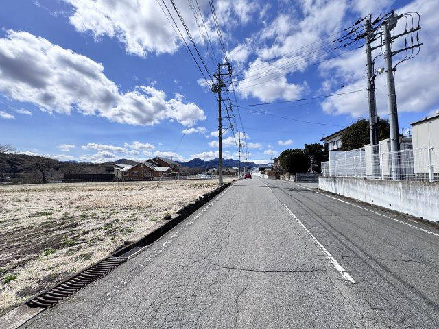 新築　吾妻郡中之条町伊勢駅南　2号棟の前面道路含む現地写真|現地写真　北側接道幅員約7ｍ