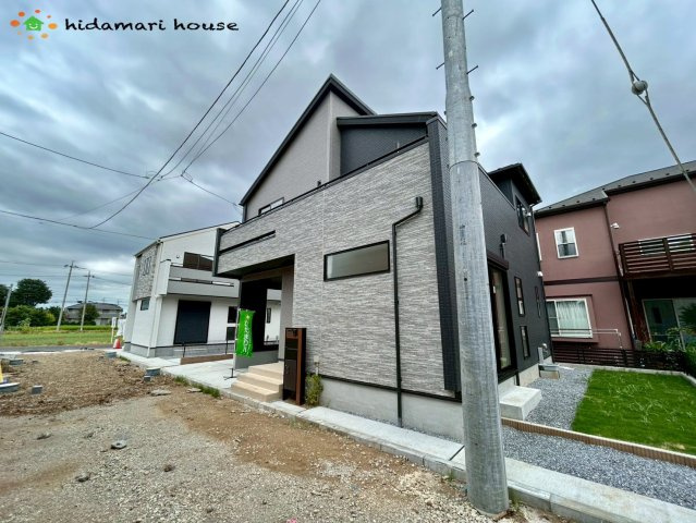 上尾市小泉2丁目　新築戸建　ブルーミングガーデン02の前面道路含む現地写真