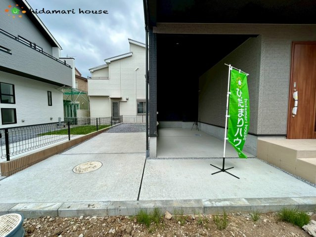 上尾市小泉2丁目　新築戸建　ブルーミングガーデン02の駐車場