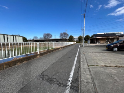 【前面道路含む現地写真】 | 伊勢崎市国定町　中古戸建て