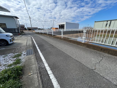【前面道路含む現地写真】 | 伊勢崎市国定町　中古戸建て