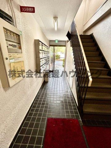 キャロル江坂のエントランス