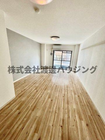 キャロル江坂の内装