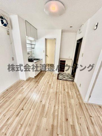 キャロル江坂の居間・リビング