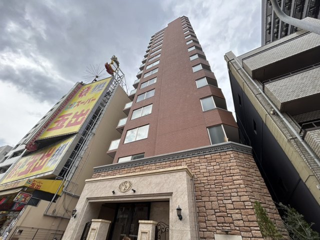 プレジオ恵美須の外観