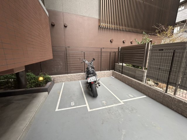 プレジオ恵美須の駐車場