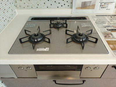 【キッチン】 | 高知市一ツ橋町2丁目　新築売家　3LDK | ビルトインガスコンロ