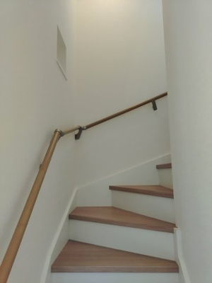 【内装】 | 高知市一ツ橋町2丁目　新築売家　3LDK | リビング階段