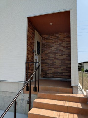 【玄関】 | 高知市一ツ橋町2丁目　新築売家　3LDK | 玄関ポーチ