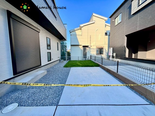 上尾市小泉2丁目　新築戸建　ブルーミングガーデン01の駐車場