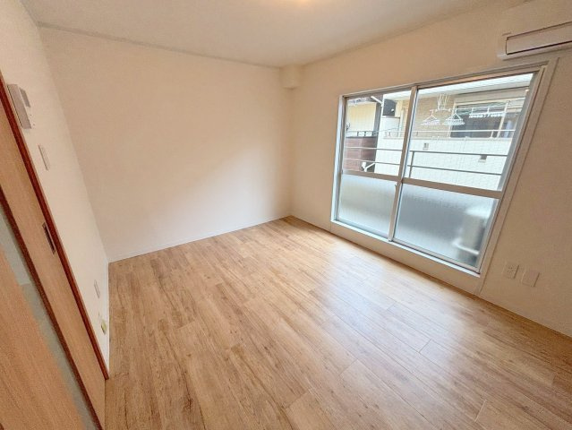 二宮マンションの居間・リビング