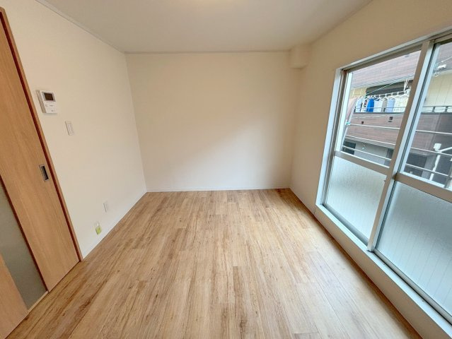 二宮マンションの洋室