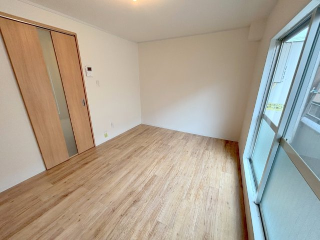 二宮マンションの洋室