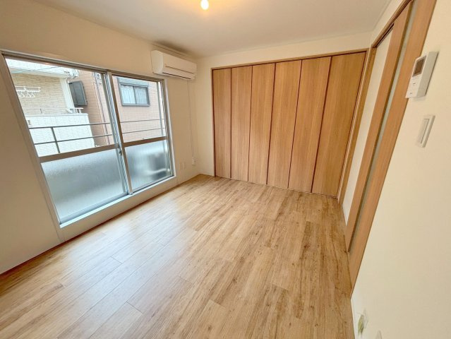 二宮マンションの洋室