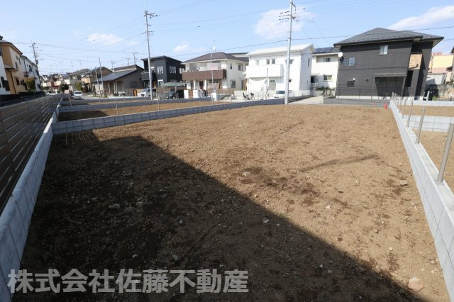 鴻巣市宮前の売地の展望|2025年4月5日14時ごろ撮影。敷地内の南側から前面道路方向を撮影。
