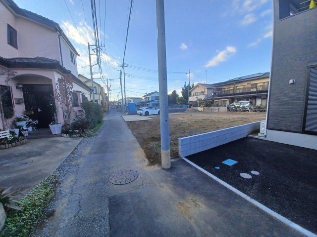 東松山市松葉町２丁目 土地103坪の前面道路含む現地写真|南側幅員約1.83m私道に約19m接道