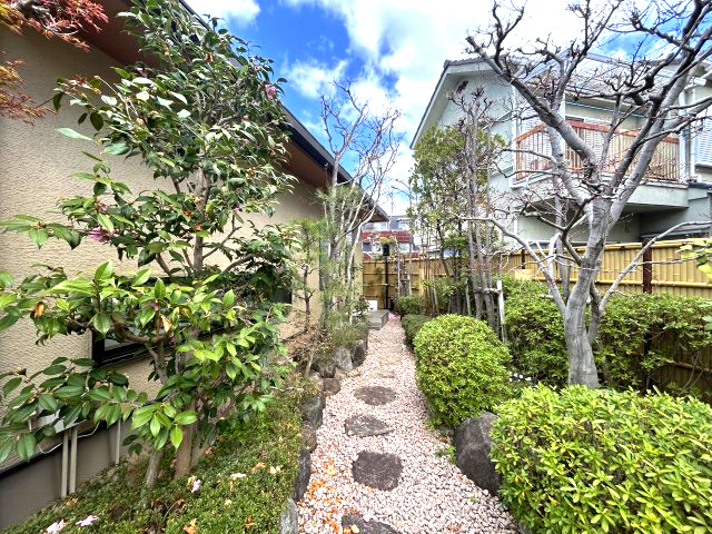 宝塚市鶴の荘　戸建　の庭