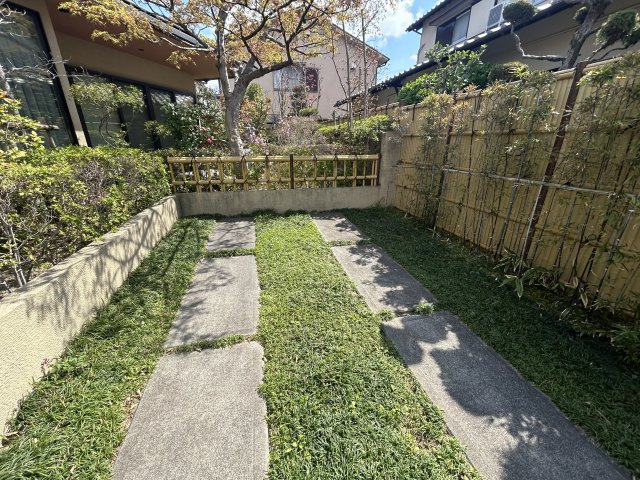宝塚市鶴の荘　戸建　の駐車場