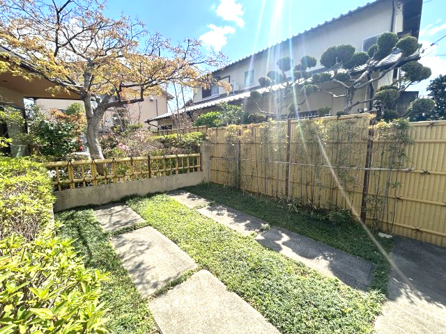 宝塚市鶴の荘　戸建　の駐車場