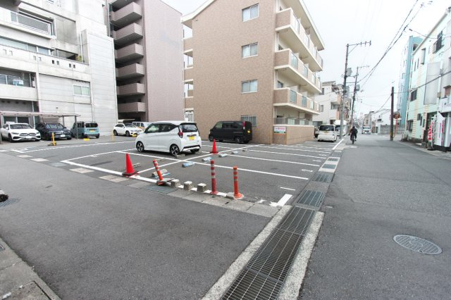 森岡駐車場（交差点）の外観