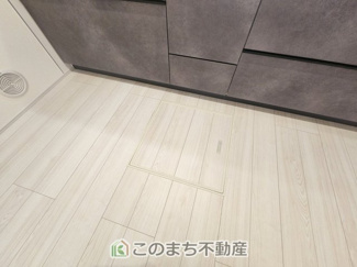 【収納】 | LiveleGarden.S下野石橋第1　4号棟 | 床下収納は意外と容量があり、日常のストックにも大活躍です♪