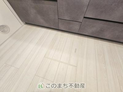 【収納】 | LiveleGarden.S下野石橋第1　4号棟 | 床下収納は意外と容量があり、日常のストックにも大活躍です♪