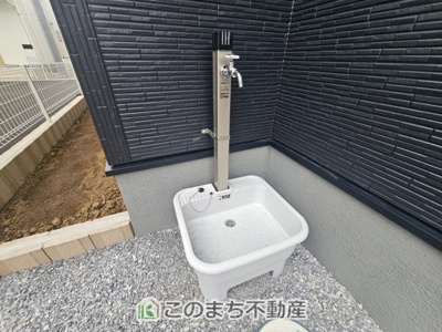 【設備】 | LiveleGarden.S下野石橋第1　4号棟 | 外水栓はアウトドアやガーデニング、車のお手入れにも活躍します。