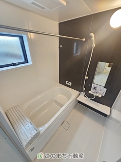 【浴室】 | LiveleGarden.S下野石橋第1　4号棟 | 雨の日の洗濯も安心♪換気乾燥暖房機を完備した1坪サイズのシステムバスです