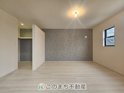 【洋室】 | LiveleGarden.S下野石橋第1　4号棟 | 居室のサッシにはペアガラスを採用しております。高い断熱性による省エネと結露対策に有効です。