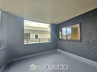 【バルコニー】 | LiveleGarden.S下野石橋第1　4号棟 | 南向きの大型バルコニーは陽当り良好で、たっぷりのお洗濯物もよく乾きます！