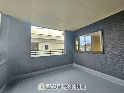 【バルコニー】 | LiveleGarden.S下野石橋第1　4号棟 | 南向きの大型バルコニーは陽当り良好で、たっぷりのお洗濯物もよく乾きます！