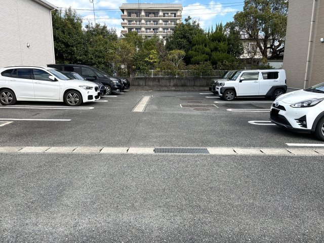 グランツオーヴェルⅡの駐車場