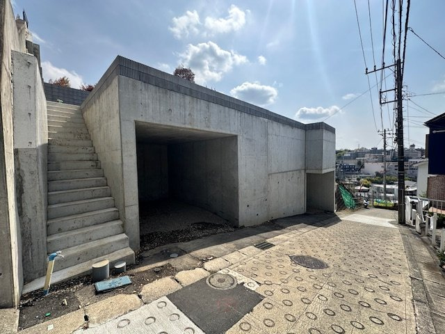 どうせなら、見晴らし良い家造っちゃお♪【保土ケ谷区岩崎町】売地の外観|地下車庫付きで良いですね！