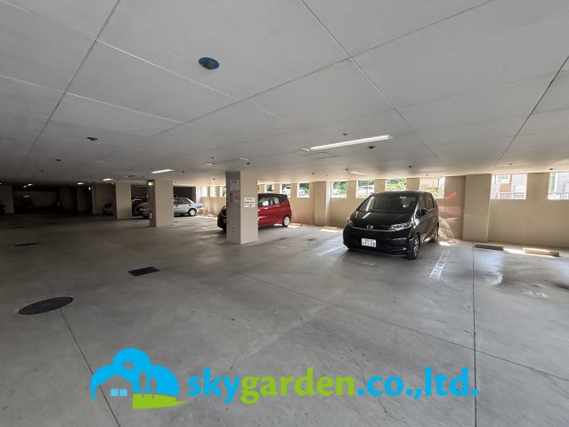 レクセル湘南平塚の駐車場