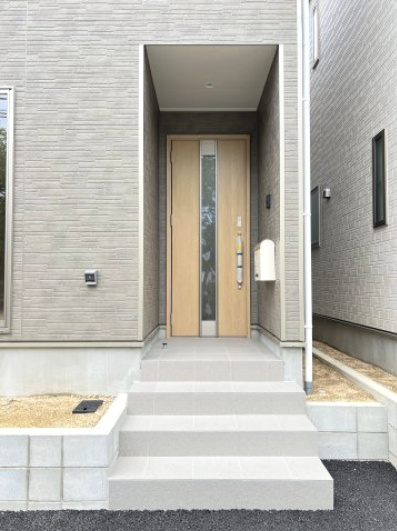 高浜市八幡町　第７　２号棟のエントランス