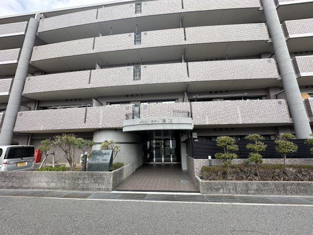 グラン・コート高石の玄関