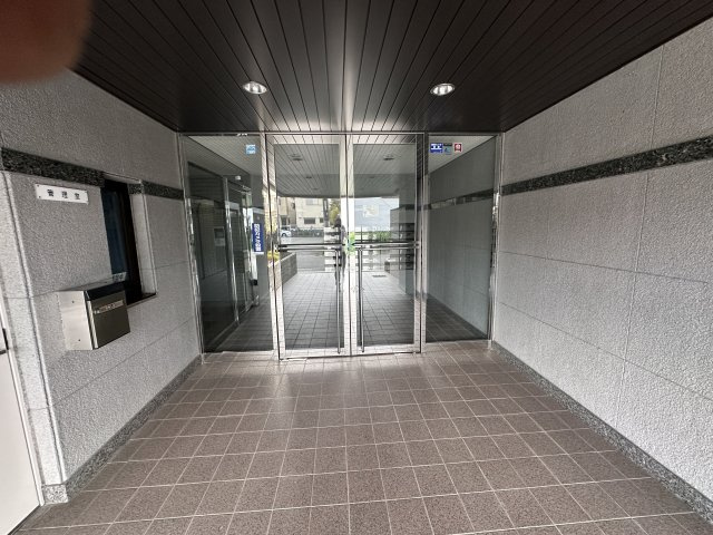 グラン・コート高石のエントランス