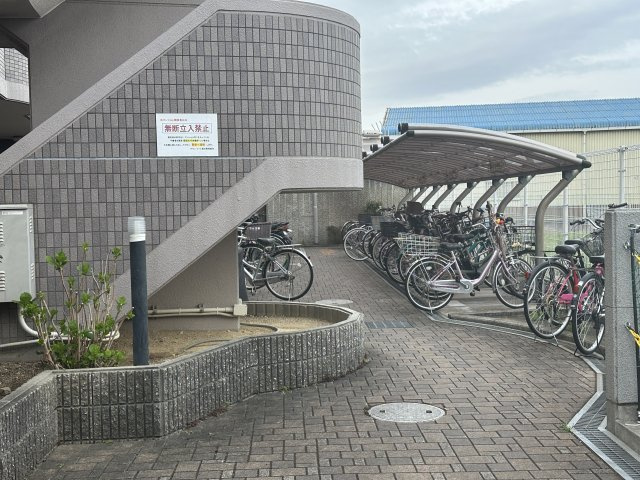 グラン・コート高石の駐輪場