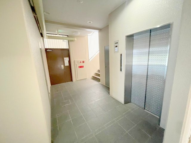 エミネンス新大阪のロビー