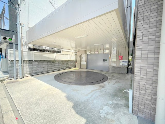 エミネンス新大阪の駐車場