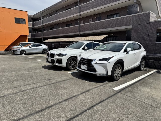 ディアコートＮの駐車場