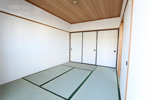 第６グランドハイツ服部の和室