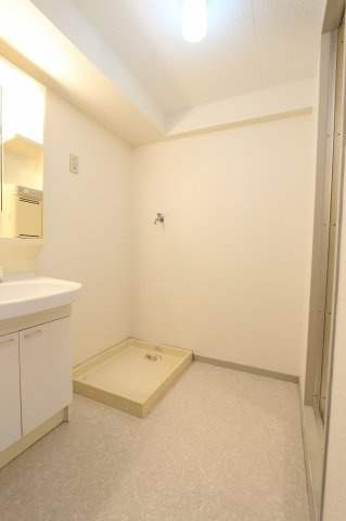 第６グランドハイツ服部の洗面所