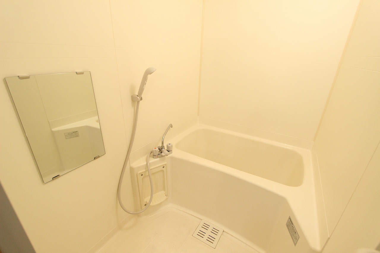 第６グランドハイツ服部の浴室