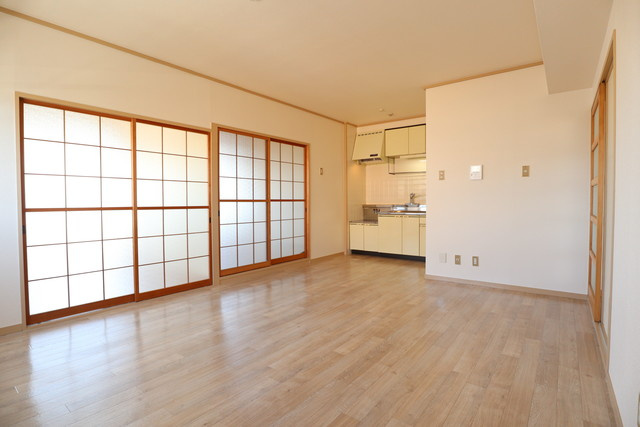 第５グランドハイツ服部の居間・リビング