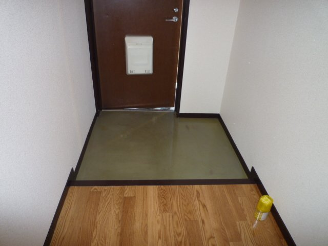 本宮ハイツ山田の玄関