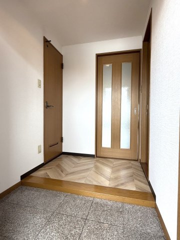 第５グランドハイツ鬼頭の玄関