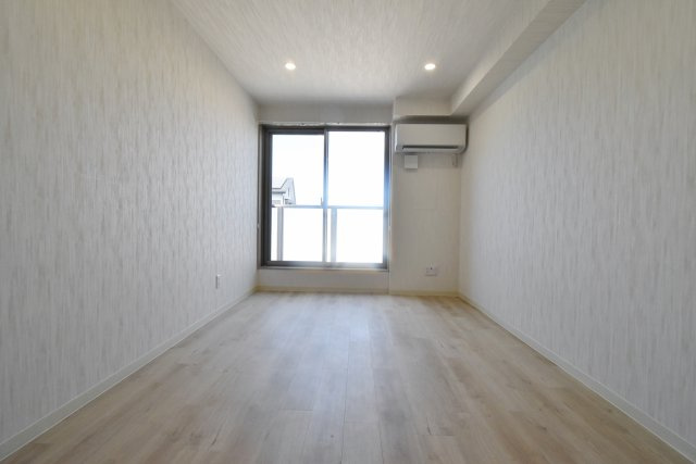 Lustore西宮北口の居間・リビング|クロスや床はパターンいろいろあります