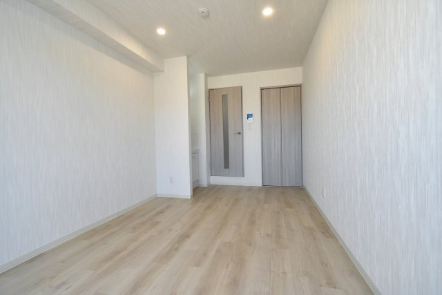 Lustore西宮北口の居間・リビング|クロスや床はパターンいろいろあります